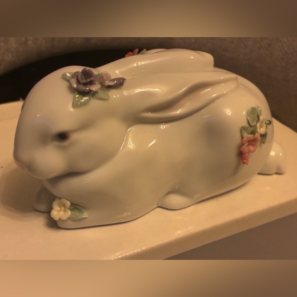 Lladro Floral Rabbit - Picture 11 of 12